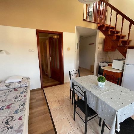 Hellasz Apartman Дьюла Экстерьер фото