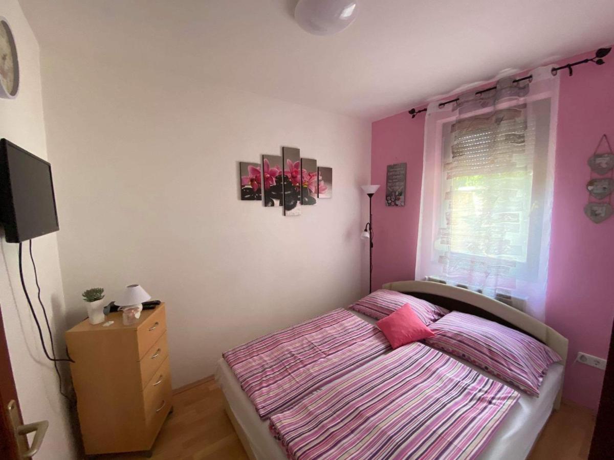 Hellasz Apartman Дьюла Экстерьер фото