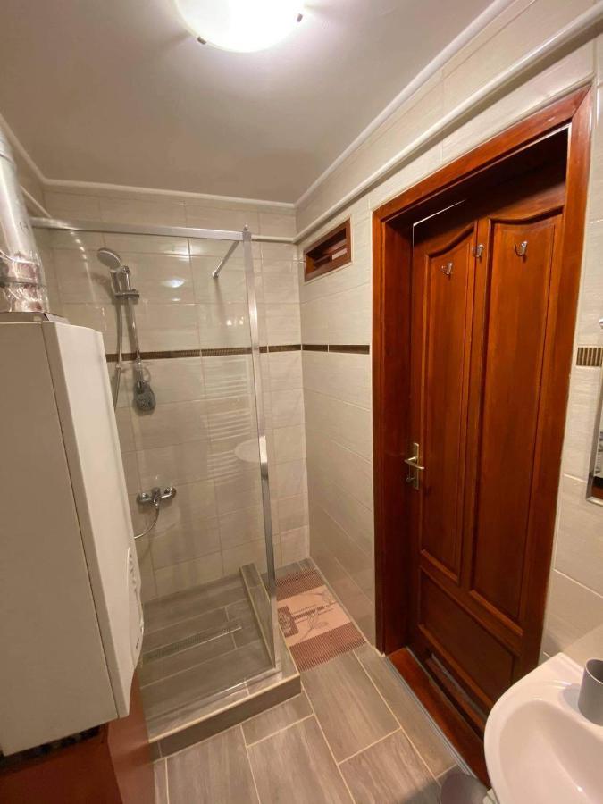 Hellasz Apartman Дьюла Экстерьер фото