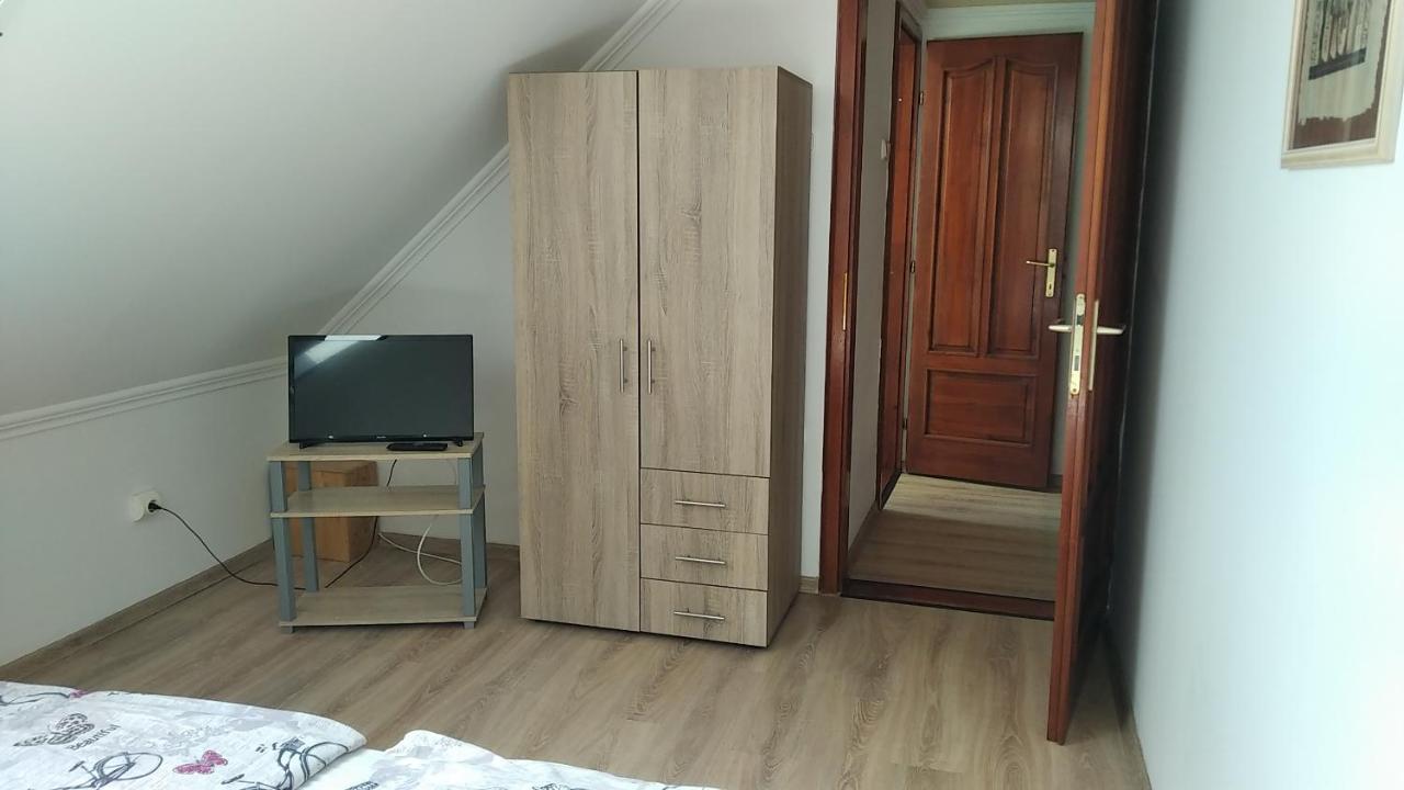 Hellasz Apartman Дьюла Экстерьер фото