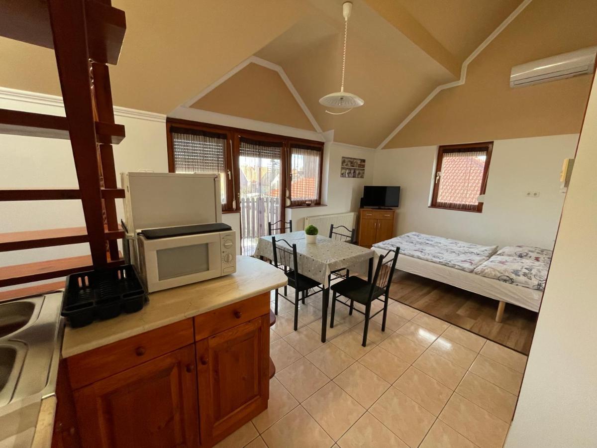 Hellasz Apartman Дьюла Экстерьер фото