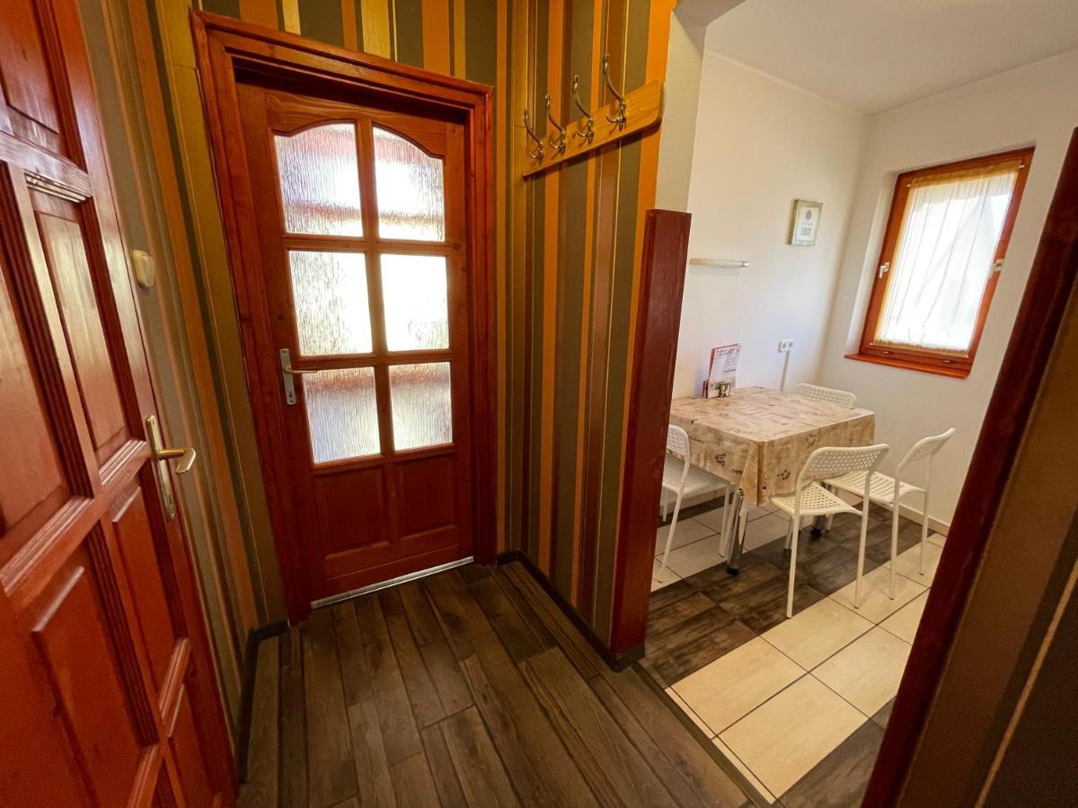 Hellasz Apartman Дьюла Экстерьер фото