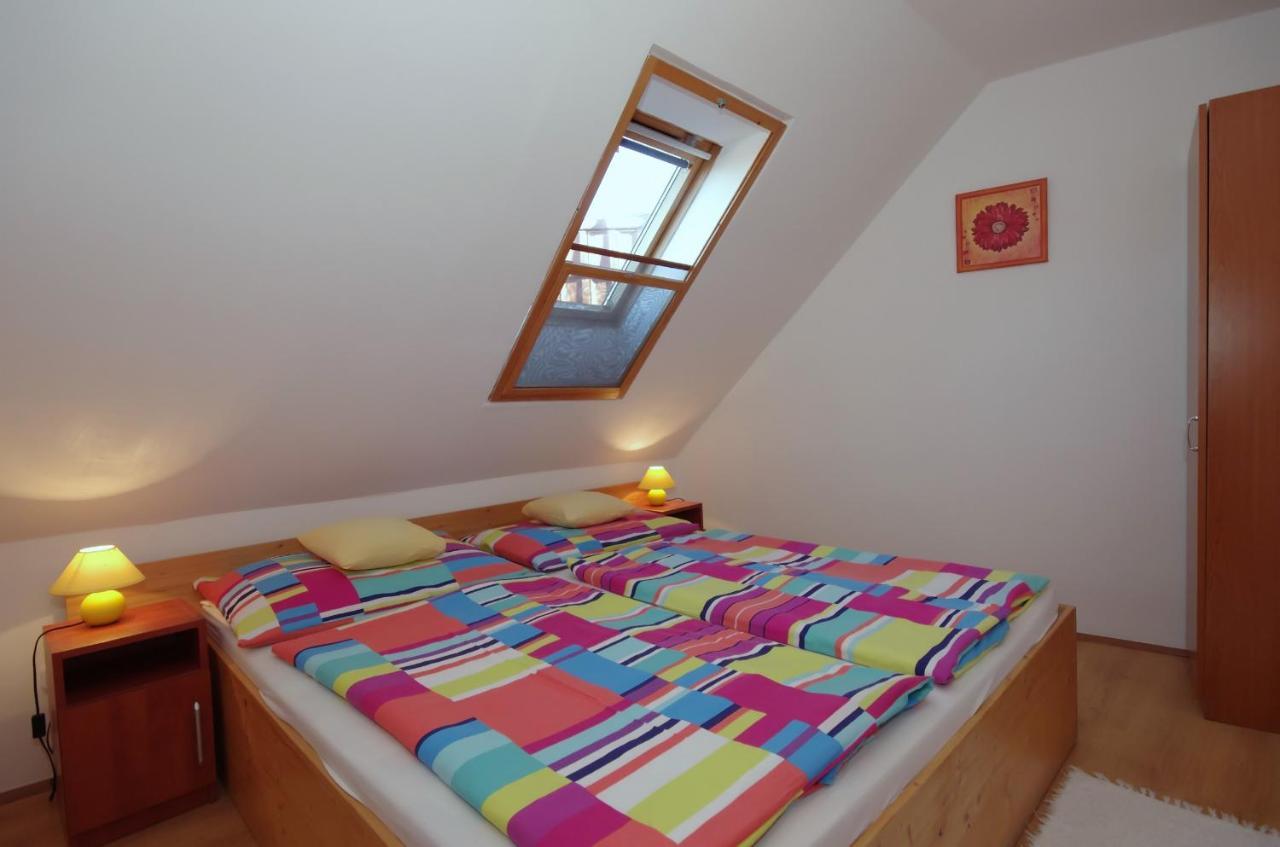 Hellasz Apartman Дьюла Экстерьер фото