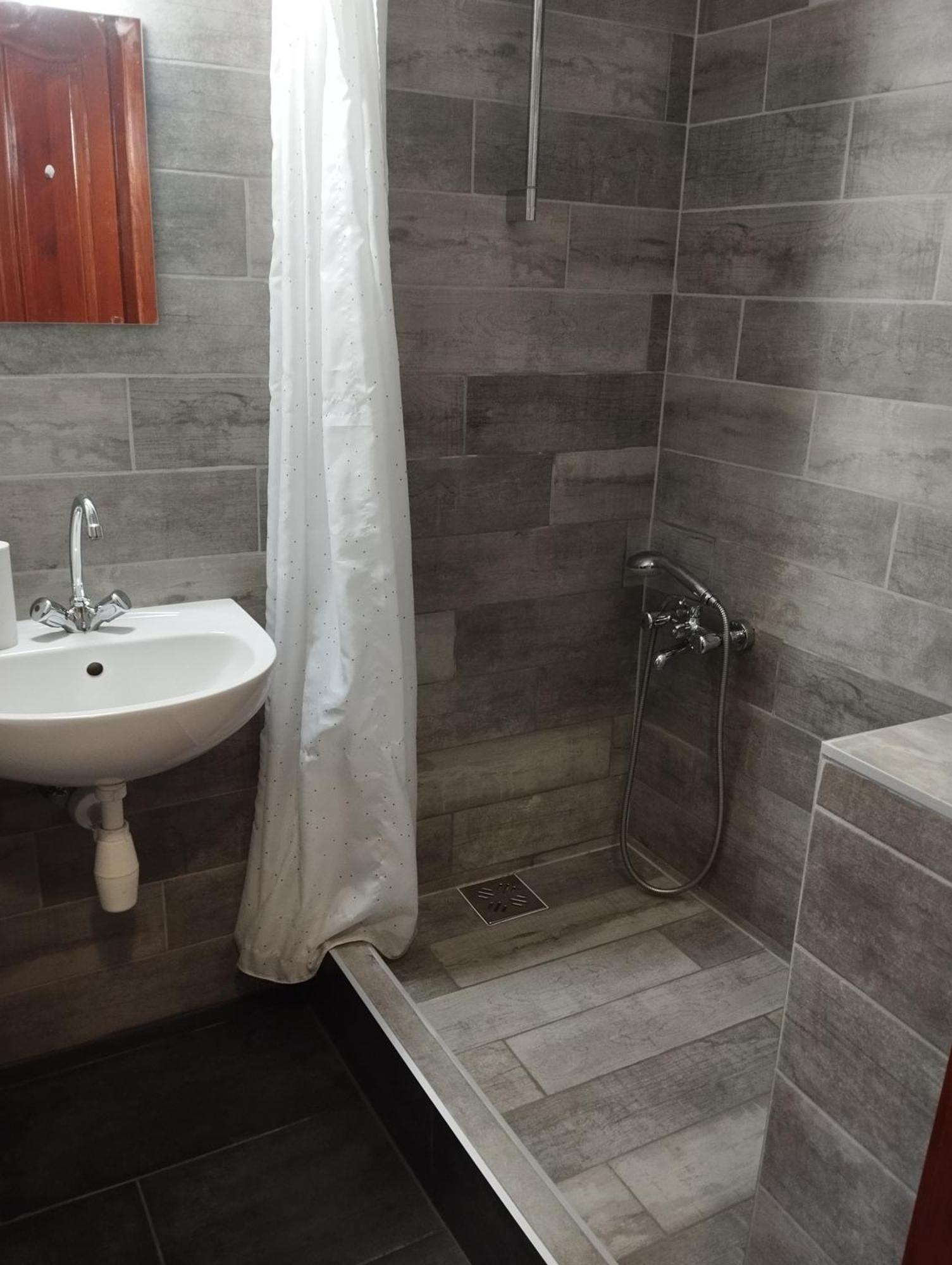 Hellasz Apartman Дьюла Экстерьер фото