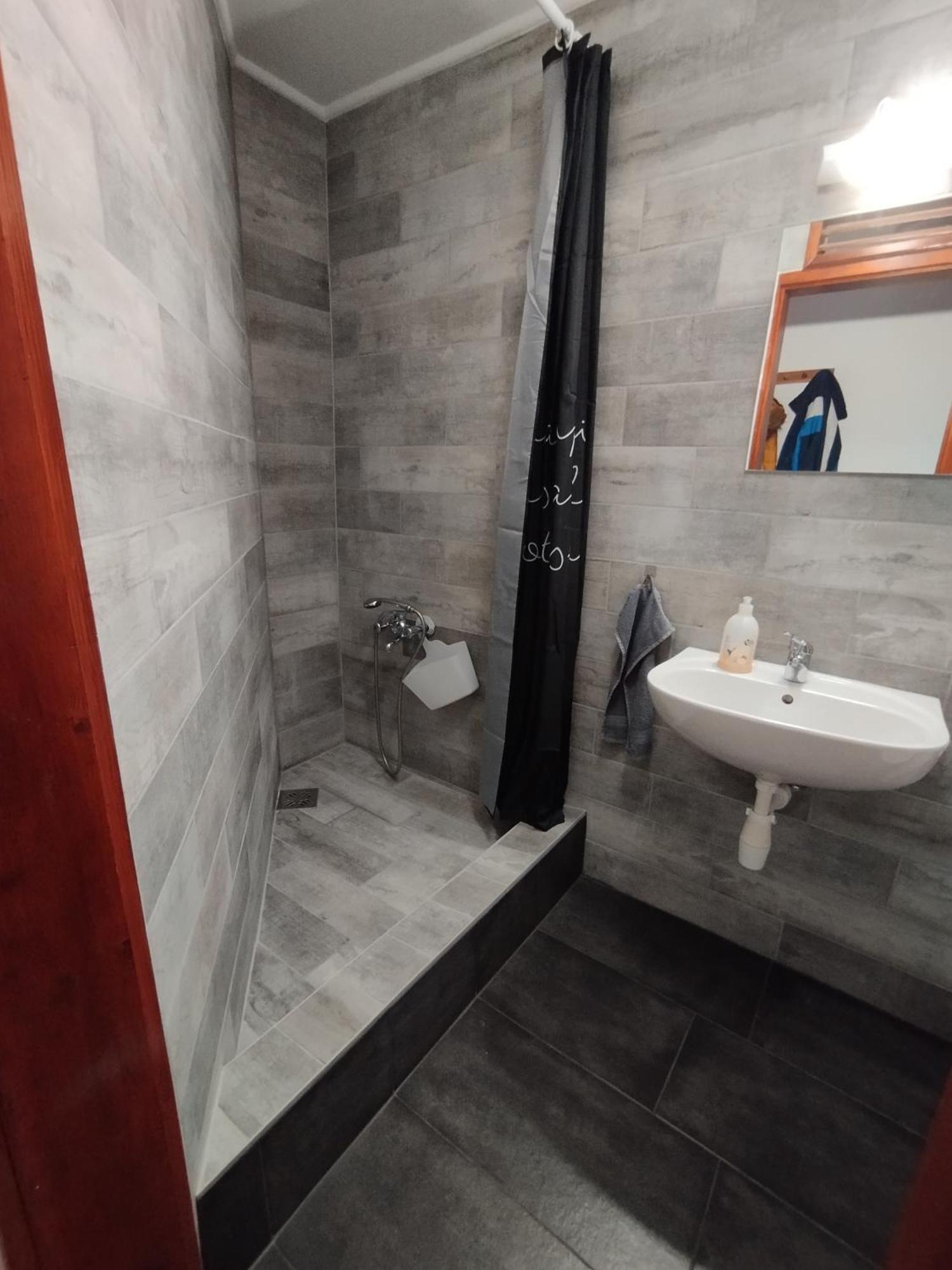 Hellasz Apartman Дьюла Экстерьер фото