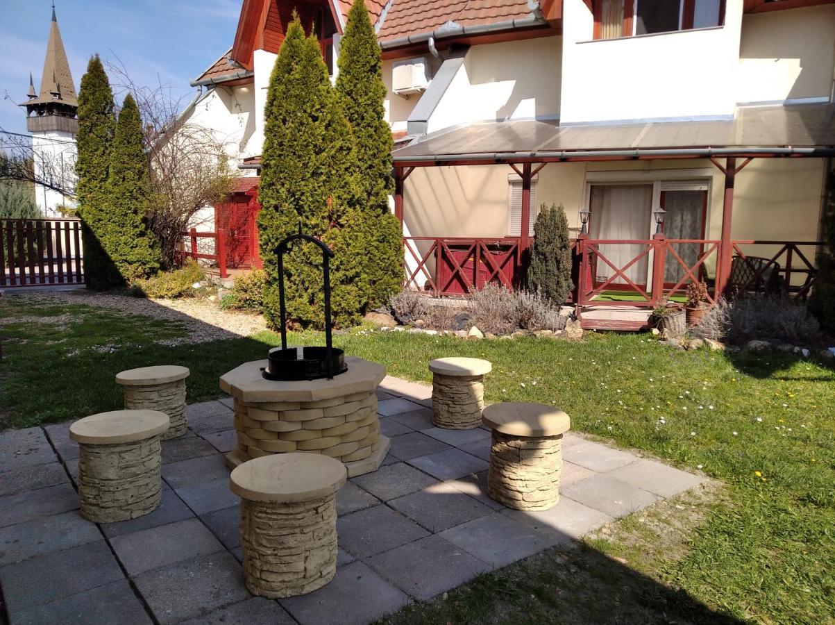 Hellasz Apartman Дьюла Экстерьер фото